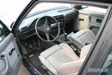 BMW 320i E30 (R) Totaltskadet billede 3