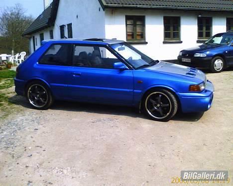 Mazda 323 1,8i GT-R 4WD Turbo - Nye fælge monteret og bilen klar gjort til generalforsamling i Mazda Rx Club Denmark billede 8