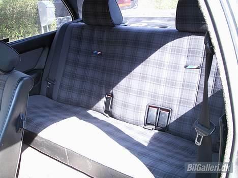BMW E 30 318 IS "SOLGT" billede 8