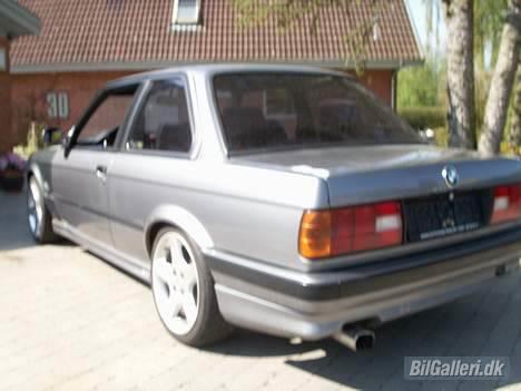 BMW E 30 318 IS "SOLGT" billede 9