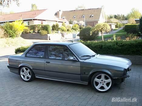 BMW E 30 318 IS "SOLGT" billede 14