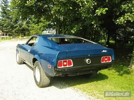 Ford Mustang Sportsroof 5.0  - Et billede af den lækre røv.. hehe.. her mangler den kofanger og lidt af hvert.. Sommeren 2005 billede 4