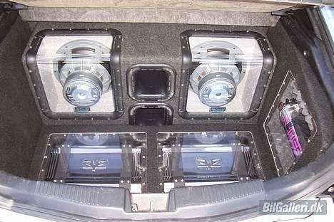 Mazda 323F Ba *SOLGT* - 2*10" emphaser. Lækker sound! billede 8