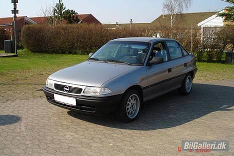 Opel Astra **SOLGT** billede 1