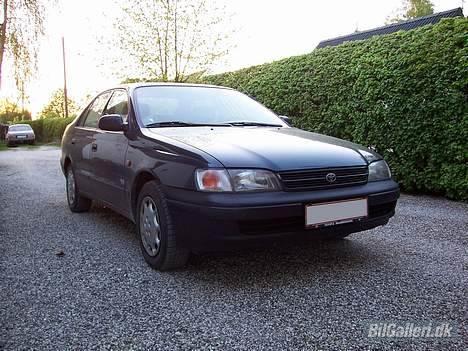 Toyota Carina Ginza Nordic SOLGT - Forfra synes jeg, den ser fin ud på trods af alderen! billede 1