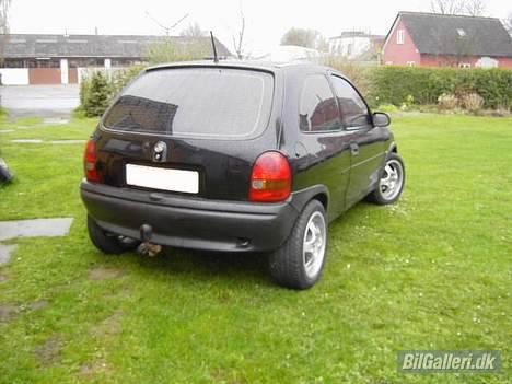 Opel Corsa B *Solgt* - Så røg bagrude-viskern, mangler så kun det sidste...... (glat "røv"....) billede 14