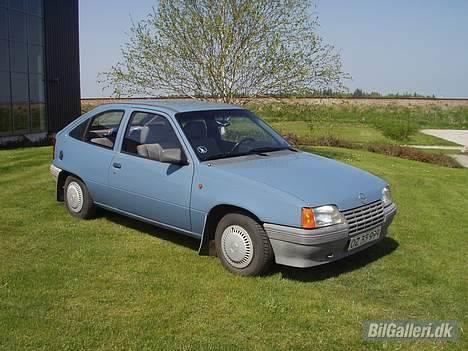 Opel Kadett E  ***SOLGT*** - Nyvasket og omkring 25 grader. Det dur!!! billede 3