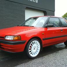 Mazda 323 1.3i 16v (solgt)