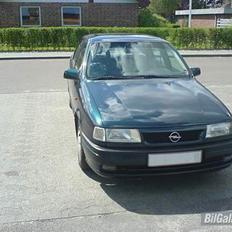 Opel Vectra A 2.0i CDX *SOLGT*