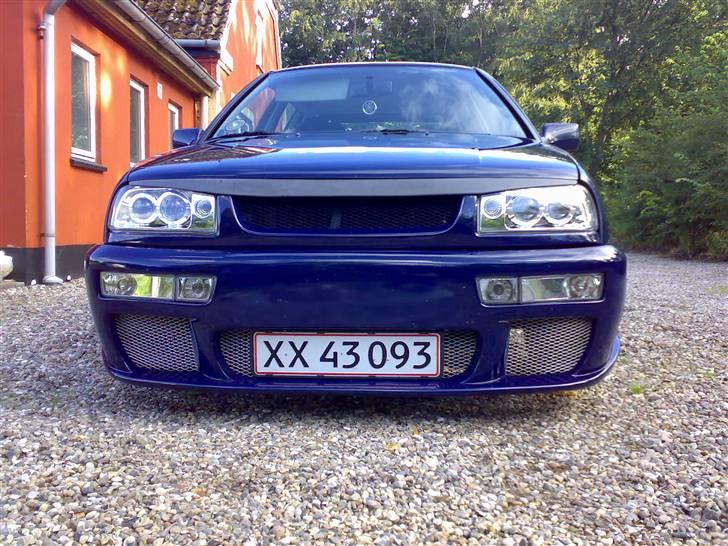 VW Vento 1.8 CL - Skal snart have den fronthjelmsforlænger skiftet...  billede 4