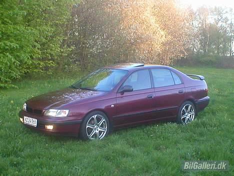 Toyota Carina E billede 1