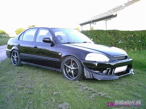 Honda civic vti 4dørs solgt billede 2