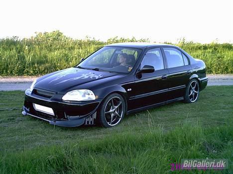 Honda civic vti 4dørs solgt billede 3