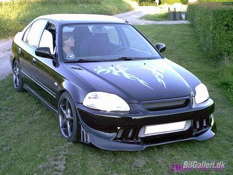 Honda civic vti 4dørs solgt billede 4