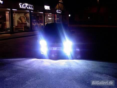 Mazda Aqua 323F BJ solgt - en nat i auning billede 13