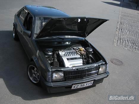 Opel kadett D 2.5 v6 solgt - den fylder godt den v6er billede 5