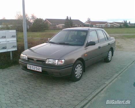 Nissan Sunny *død* - Ved siden at postkassen? billede 2