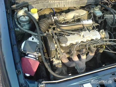 Opel Vectra A 2.0i CDX *SOLGT* - Den skal ha en motorvask inden så længe :) billede 5