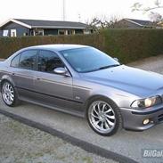 BMW 523i