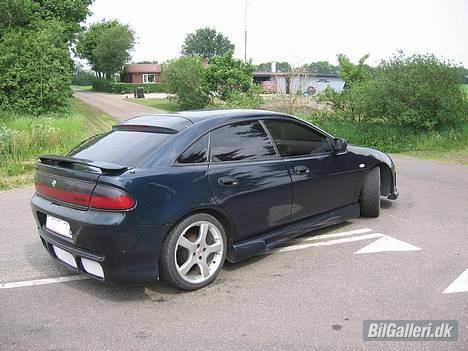 Mazda 323F *TOTALSKADET* billede 2