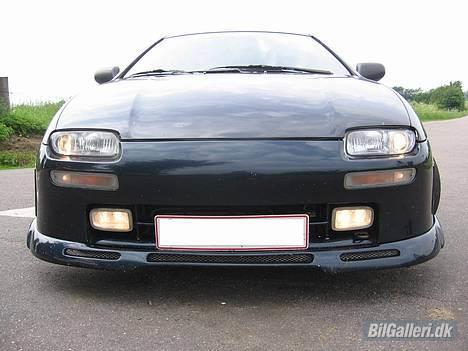 Mazda 323F *TOTALSKADET* billede 5