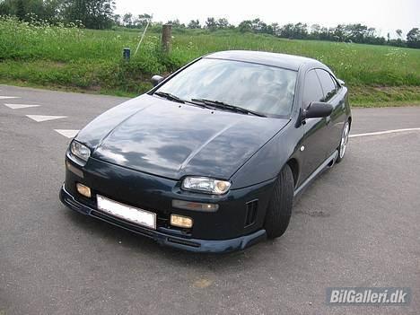 Mazda 323F *TOTALSKADET* billede 7