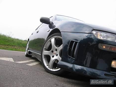 Mazda 323F *TOTALSKADET* billede 8