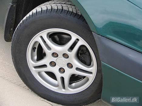 Toyota avensis 1,8 billede 3