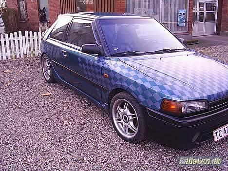 Mazda 323 bg DØD billede 3