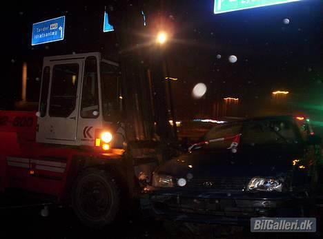 Toyota Carina E -- >>DØD<<-- - så blev hun hentet med truck...snøft billede 17