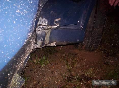 Toyota Carina E -- >>DØD<<-- - har fået et tryk indad på ca 40-45 cm billede 19