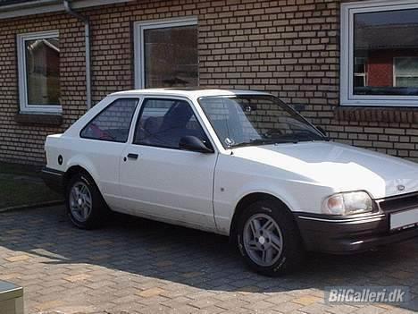 Ford Escort ** SOLGT** - lidt allu har gjort godt.... billede 7
