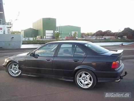BMW 320 I billede 2