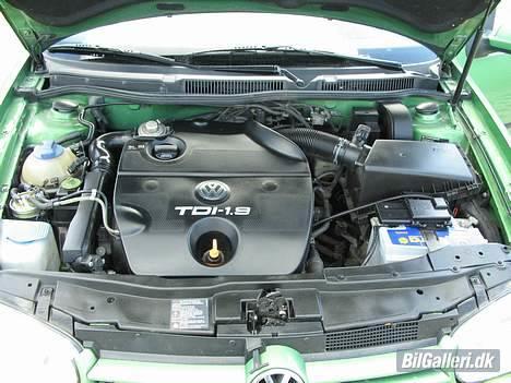 VW Golf 4 1.9 TDi (solgt) - Rent motorrum... sådan skal det være billede 7