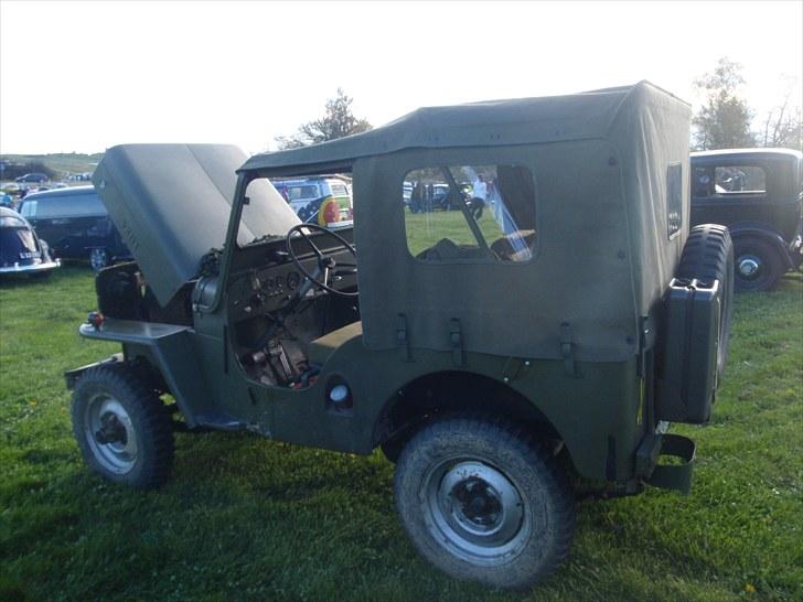 Jeep Willys CJ3B - Bemærk at der er 4 instrumenter i den nu. Og alle virker :D billede 4