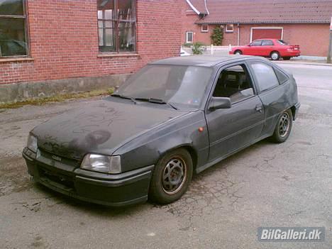 Opel kadett gsi ( Evil )  - Også da jeg lige havde fået den. Skal lige siges den havde stået stille i ca 1 år billede 4