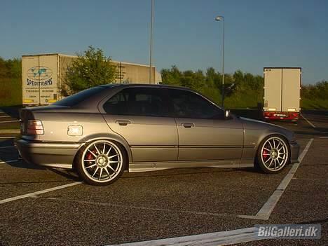 BMW 320 turbo *solgt* billede 2