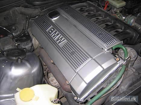 BMW 320 turbo *solgt* billede 3