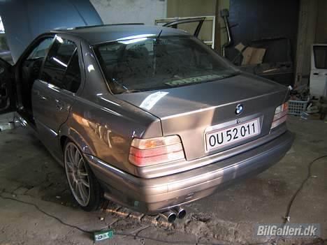 BMW 320 turbo *solgt* billede 5