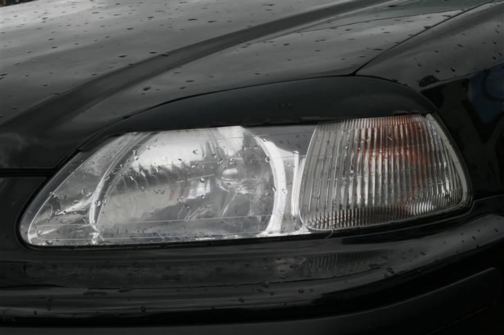 Honda Civic EJ9 1,4 iS *Solgt* - Close up af den ene forlygte. billede 6
