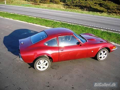 Opel GT - En prægtig gammel cruiser i sit rette element: Sol, tør asfalt og dejlig natur! billede 2