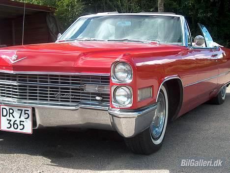 Cadillac De Ville Convertible - Her ses drejelyset, det sidder mellem hjul og forlygte , det tænder når blinklyset tændes. billede 7