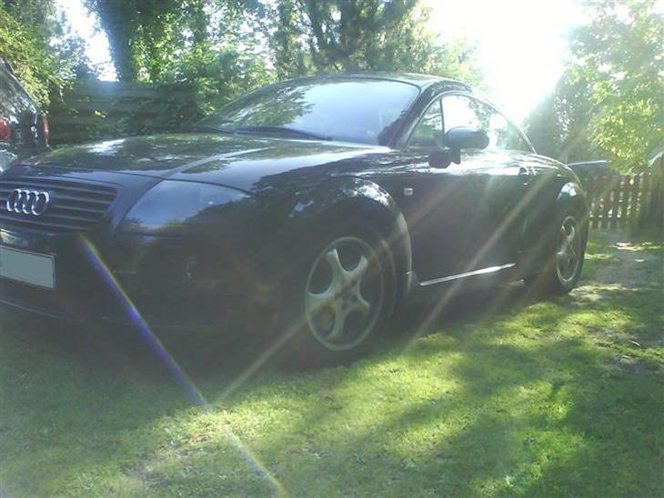 {{currentPhoto.altText}} billede {{currentPhoto.number}}