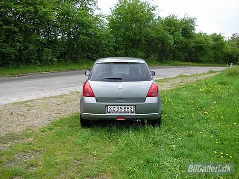 Suzuki Swift GL - A  Solgt - bagenden med solfilm på bagruden billede 10