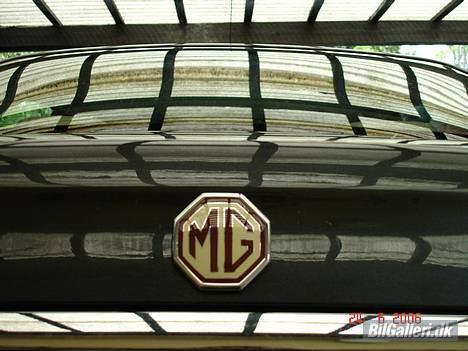 Rover 420 SI  - Mærket er lånt fra en søsterbil fra MG-Rover koncernen nemlig en MG ZS billede 6
