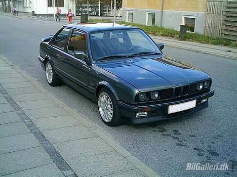BMW E30 320i SOLGT billede 1