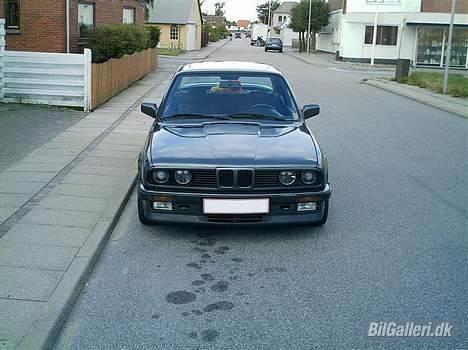 BMW E30 320i SOLGT billede 3