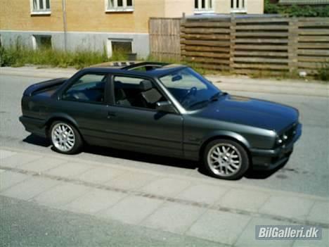 BMW E30 320i SOLGT billede 4