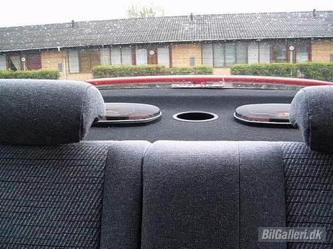 Toyota Carina E  Død - Lidt lyd.. Resten er gemt.. Men der skal jo lidt i bagdørene også.. He he billede 6