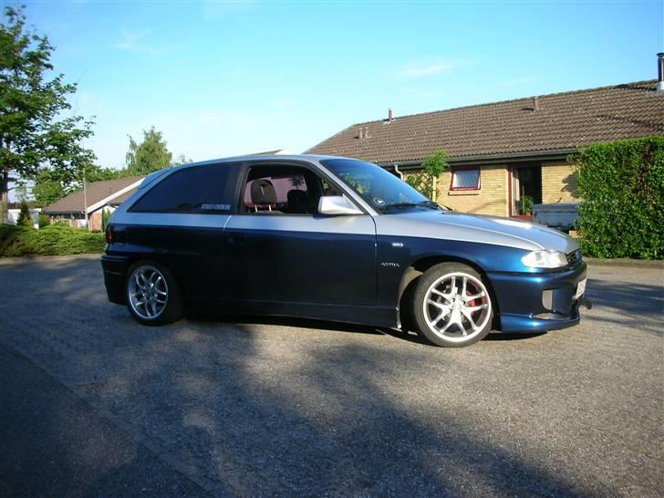 Opel Astra F 1.6i NZ [Solgt] - Fra siden.. med diodeblinklys 16" fælge.. billede 5